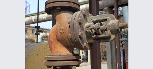 304 vs 316 vs 316L : choix optimal des colliers inox pour environnements chimiques corrosifs